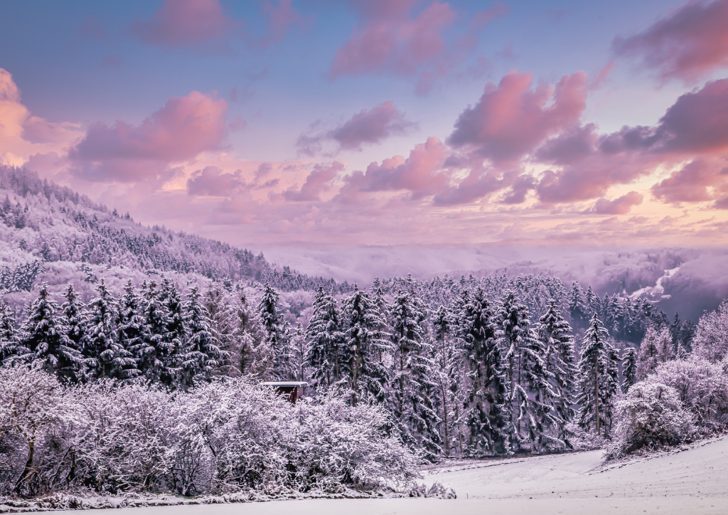 opady śniegu - grafika Canva