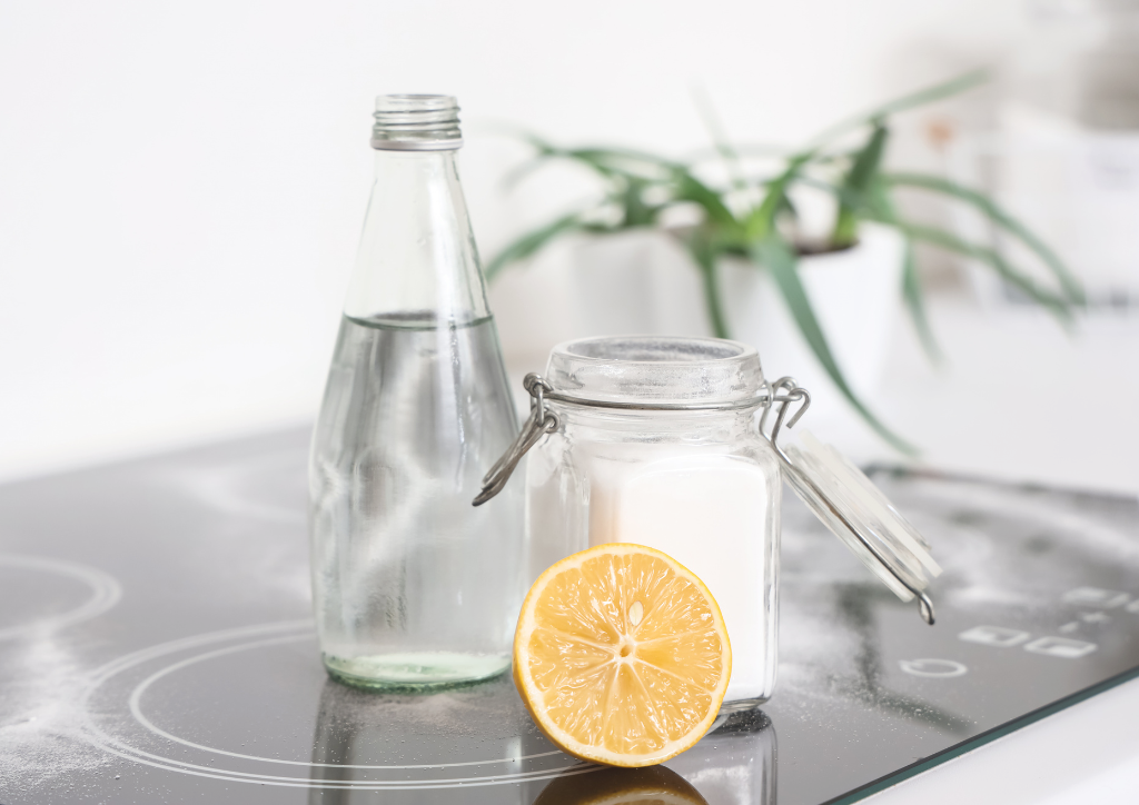 artykuł mycie okien, grafika Canva