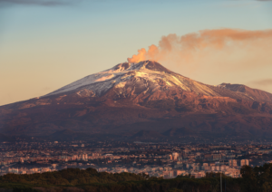 Etna - grafika Canva