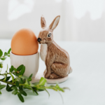 farbowanie jajek - grafika Canva