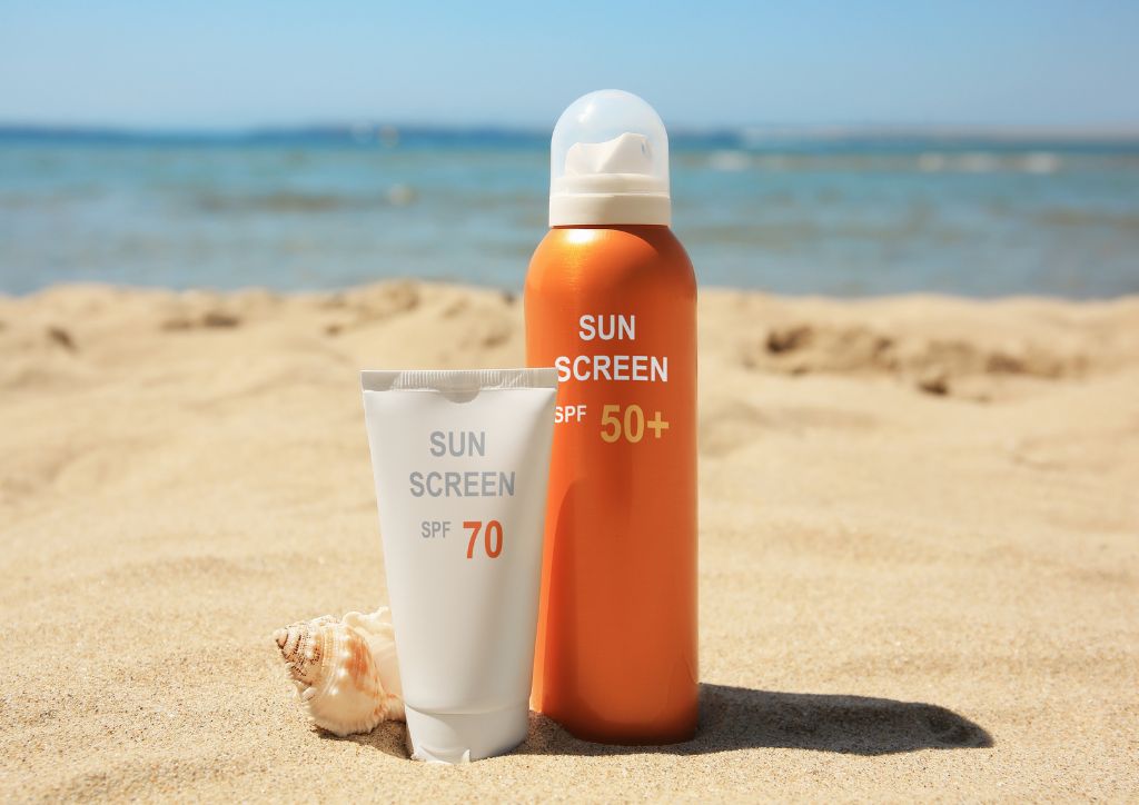 kremy spf na plaży, grafika canva